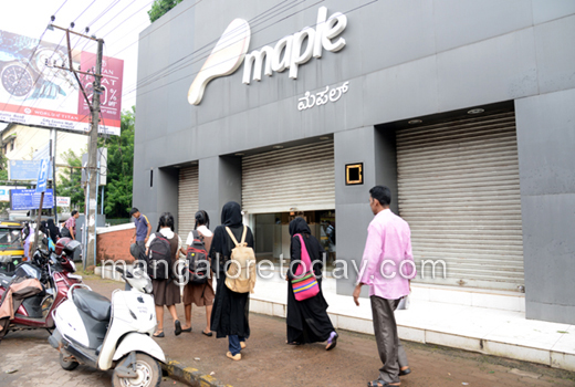 Mangaluru: Robbery at Apple showroom; items worth Rs. 20 lac looted 1